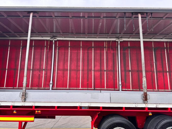 2009 Vawdrey 22 Pallet Sd Curtain R/T, Fork Lift, Safety Kick Up Rails