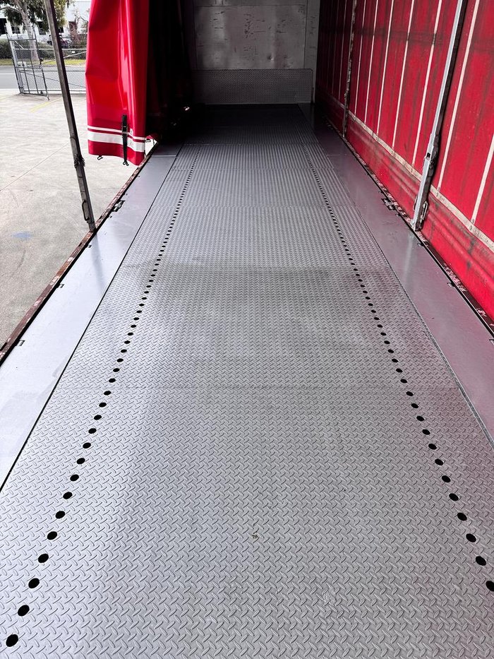 2009 Vawdrey 22 Pallet Sd Curtain R/T, Fork Lift, Safety Kick Up Rails