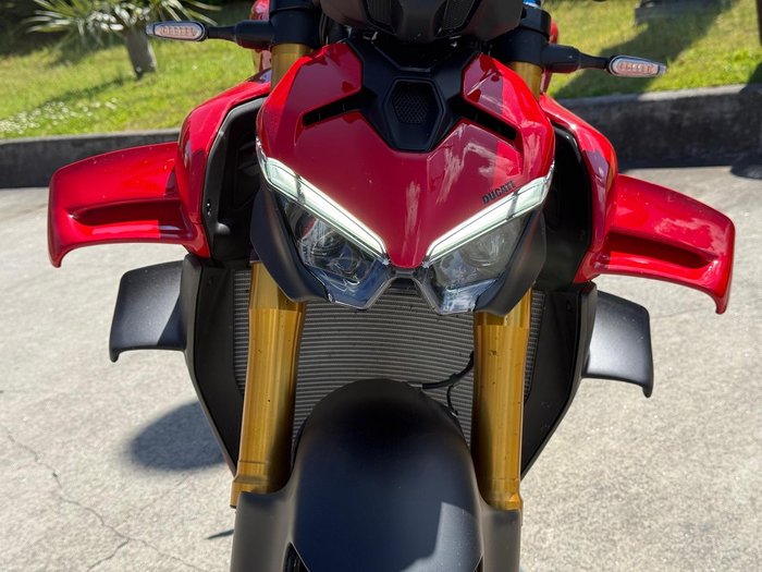2025 Ducati Streetfighter V4 S Streetfighter Red