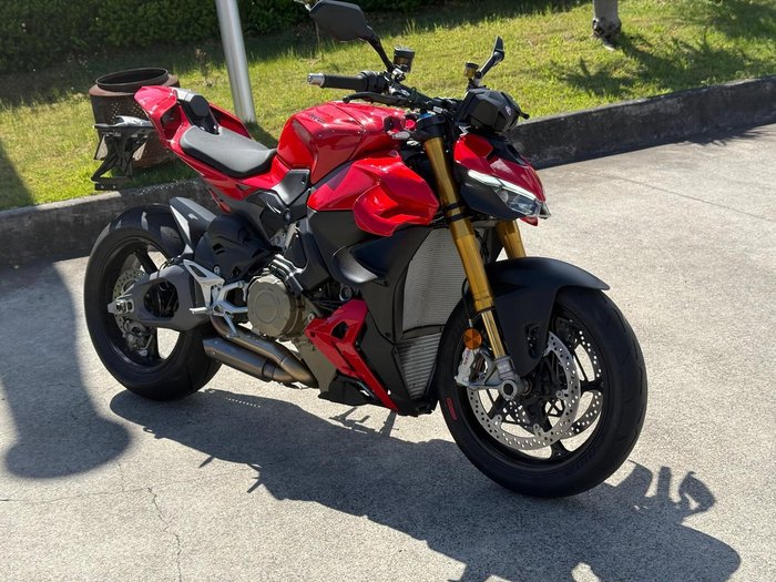 2025 Ducati Streetfighter V4 S Streetfighter Red