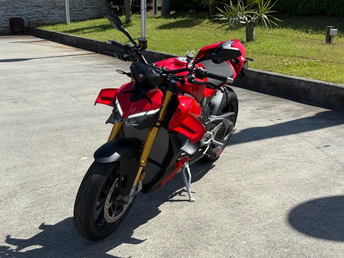 2025 Ducati Streetfighter V4 S Streetfighter Red