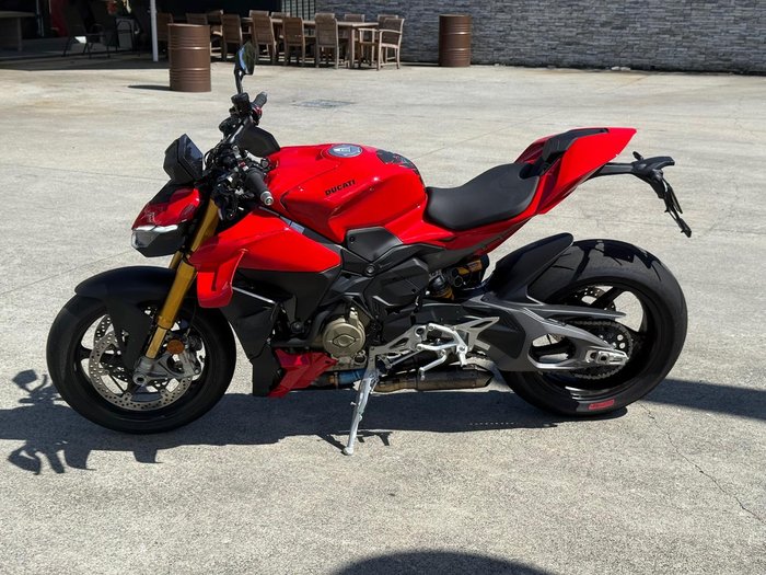 2025 Ducati Streetfighter V4 S Streetfighter Red