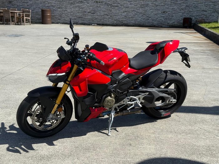 2025 Ducati Streetfighter V4 S Streetfighter Red