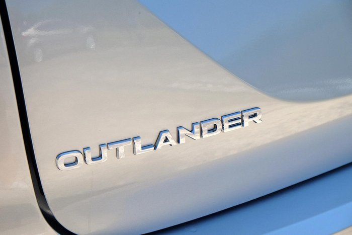 2025 Mitsubishi Outlander Exceed