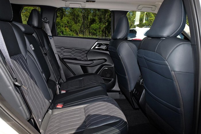 2025 Mitsubishi Outlander Exceed