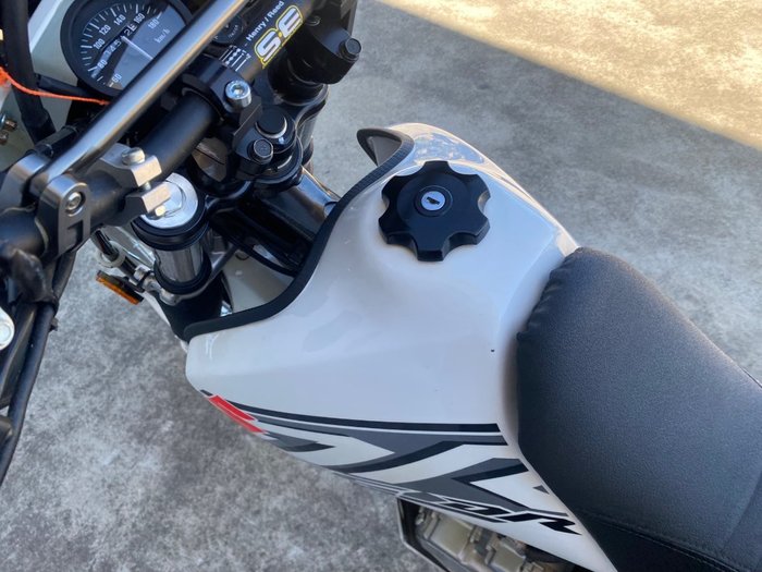 2018 Suzuki DR650SE White