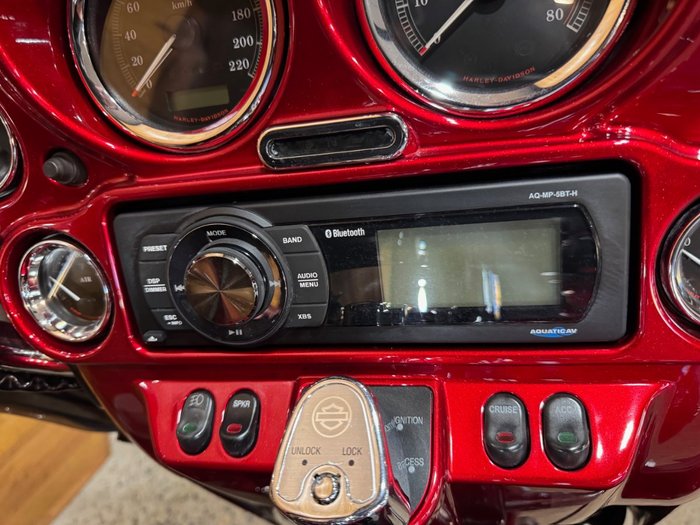 2011 Harley-davidson FLHTCU U/C ELECTRA GLIDE Red