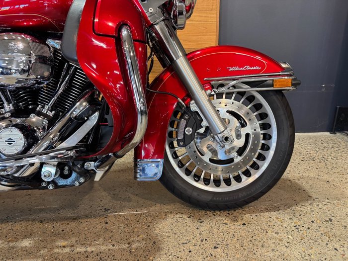 2011 Harley-davidson FLHTCU U/C ELECTRA GLIDE Red