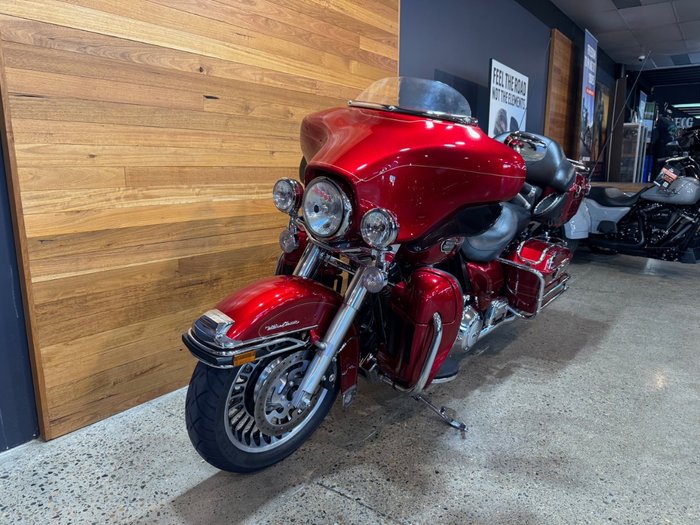 2011 Harley-davidson FLHTCU U/C ELECTRA GLIDE Red