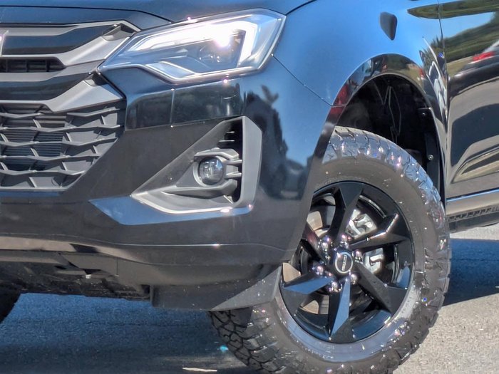 2025 Isuzu D-MAX LS-M