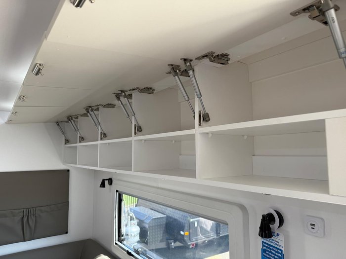 2025 Franklin Razor 220 Triple Bunk