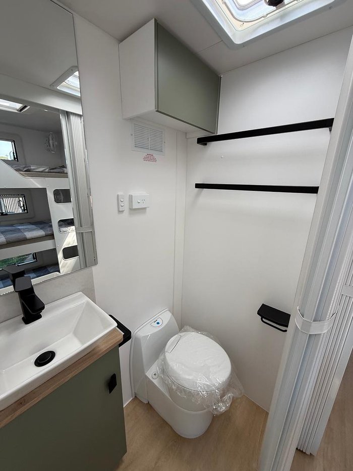 2025 Franklin Razor 220 Triple Bunk