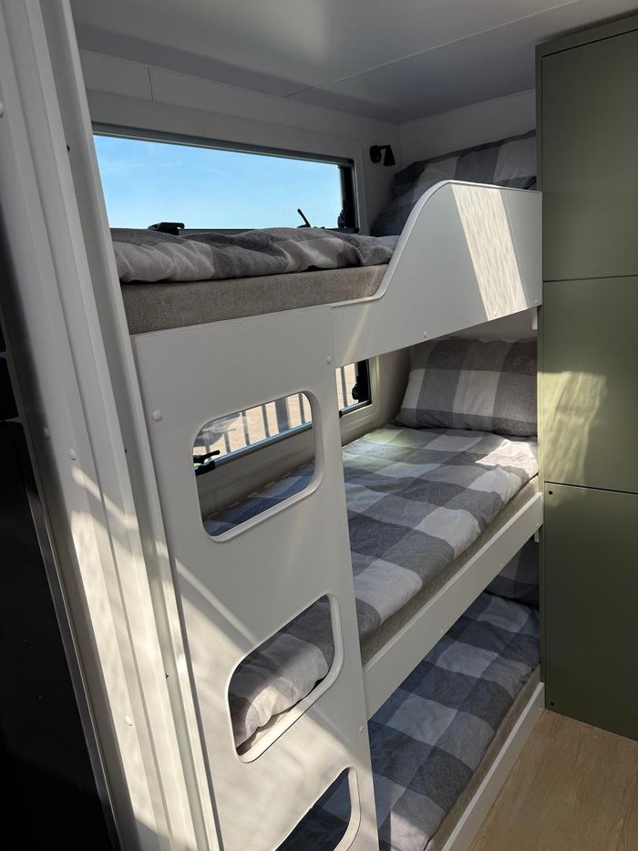 2025 Franklin Razor 220 Triple Bunk