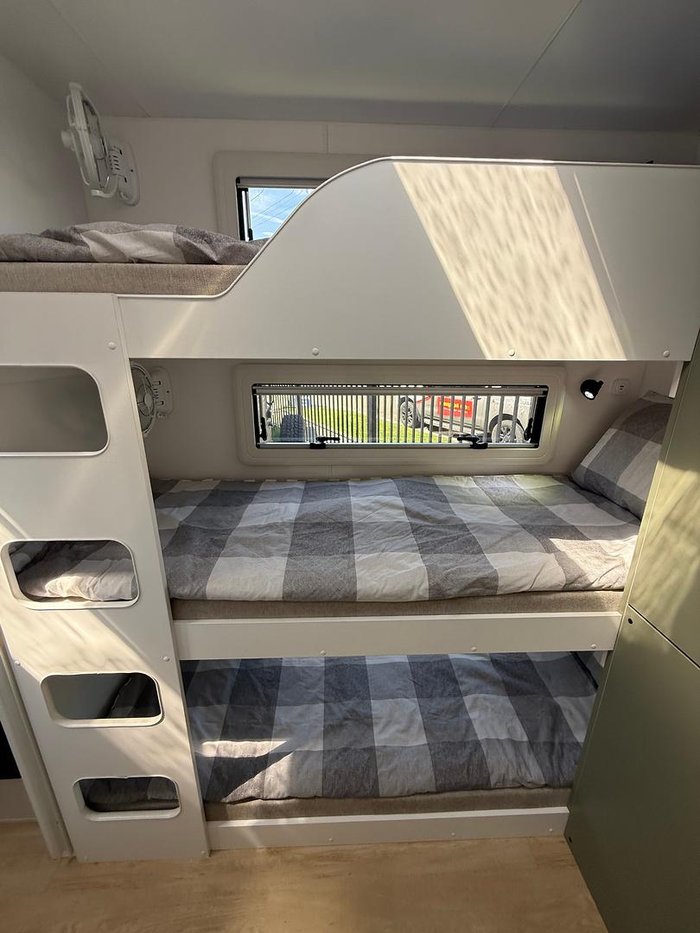 2025 Franklin Razor 220 Triple Bunk