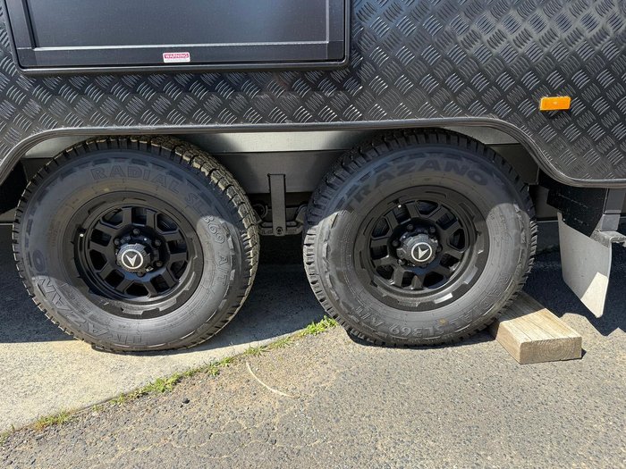 2025 Franklin Razor 220 Triple Bunk