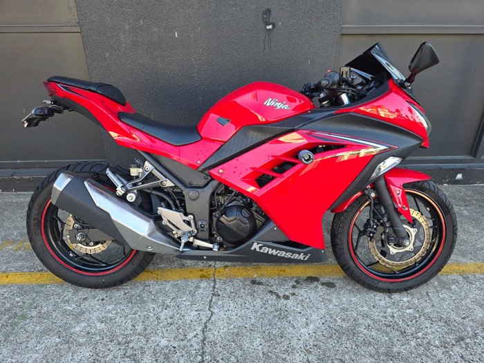 2016 Kawasaki NINJA 300 RED