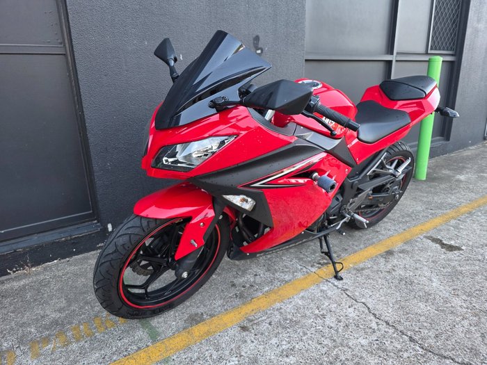 2016 Kawasaki NINJA 300 RED
