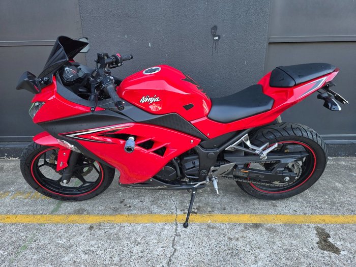 2016 Kawasaki NINJA 300 RED