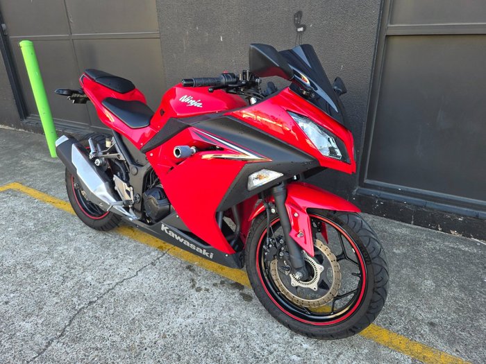 2016 Kawasaki NINJA 300 RED