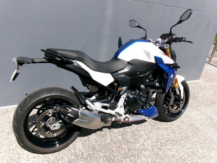 2022 BMW Motorrad F 900 R LT WHT/RACING BLU MET/RACE RED
