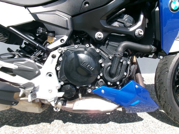 2022 BMW Motorrad F 900 R LT WHT/RACING BLU MET/RACE RED