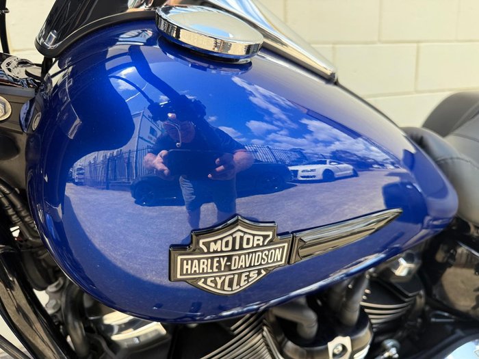 2018 Harley-Davidson Sport Glide 107 (FLSB) Softail Blue