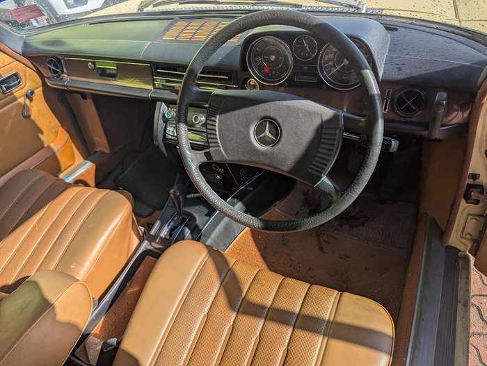 1974 Mercedes-Benz 280E W114 YELLOW