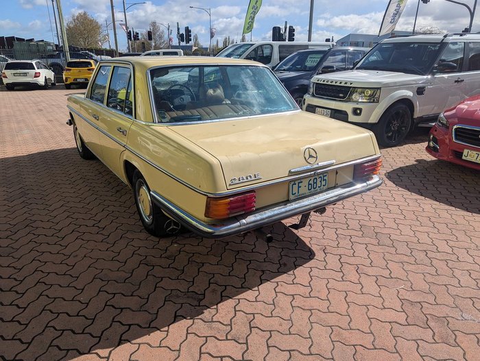 1974 Mercedes-Benz 280E W114 YELLOW