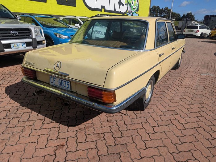 1974 Mercedes-Benz 280E W114 YELLOW
