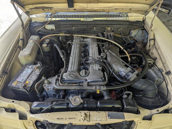 1974 Mercedes-Benz 280E W114 YELLOW