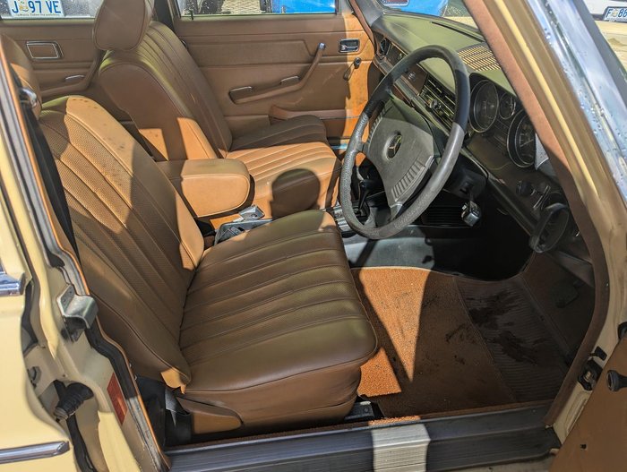 1974 Mercedes-Benz 280E W114 YELLOW