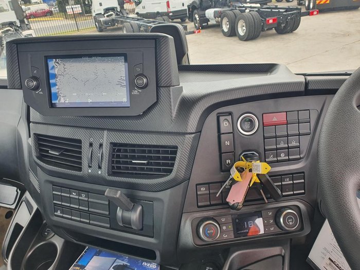 2025 Iveco S-Way AT270