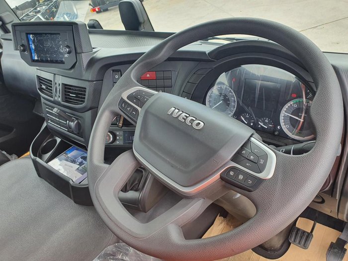 2025 Iveco S-Way AT270