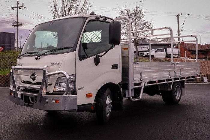 2025 Hino 300 617 Mt Wide Tradeace White