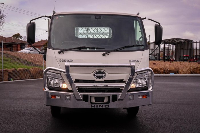 2025 Hino 300 617 Mt Wide Tradeace White