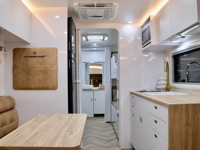 2025 Wonderland RV Amaroo 21Ft Quad Bunk