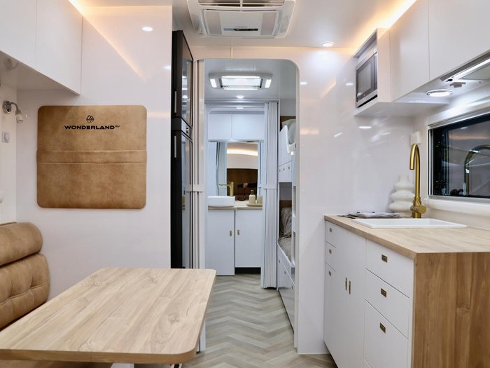 2025 Wonderland RV Amaroo 21Ft Quad Bunk