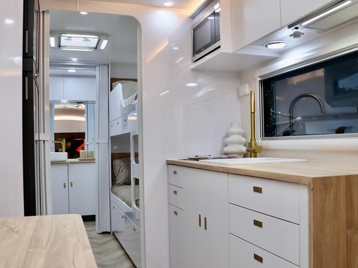 2025 Wonderland RV Amaroo 21Ft Quad Bunk