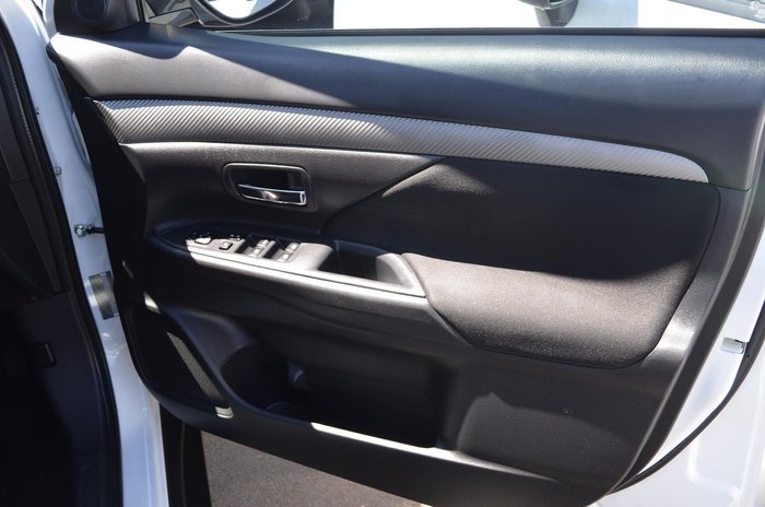 2016 Mitsubishi Outlander LS