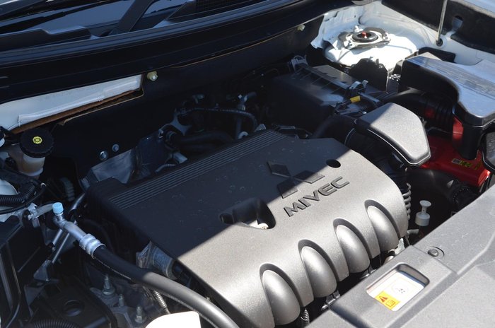 2016 Mitsubishi Outlander LS