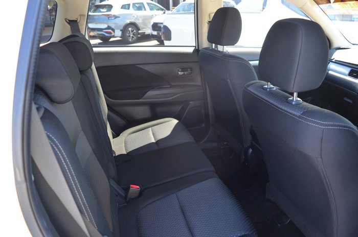 2016 Mitsubishi Outlander LS