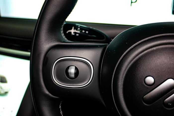 2025 MG IM5 Platinum