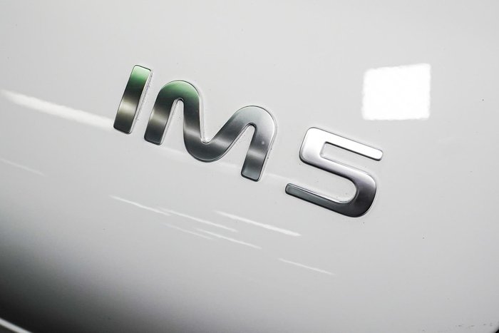 2025 MG IM5 Platinum