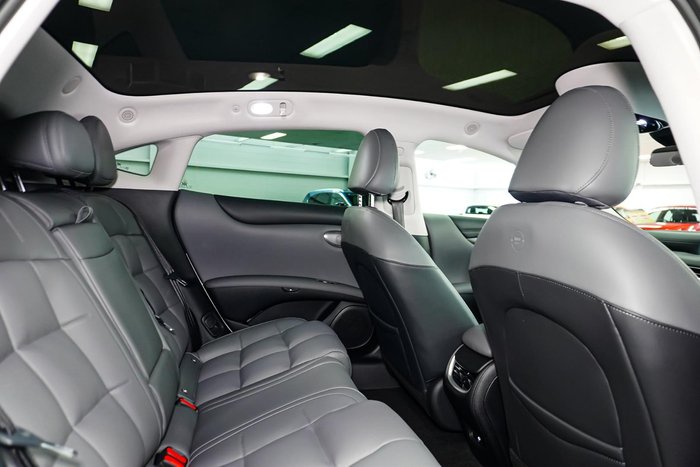 2025 MG IM5 Platinum