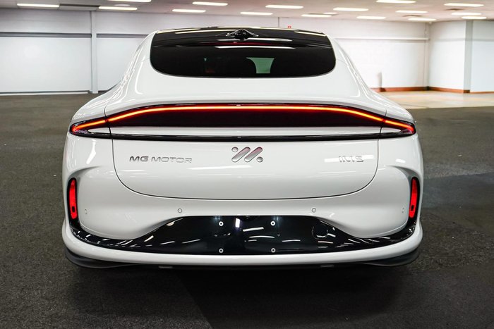 2025 MG IM5 Platinum