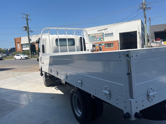 2025 Isuzu N Series NNR 45-150 White