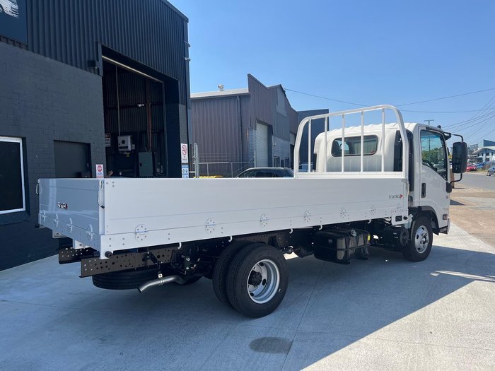 2025 Isuzu N Series NNR 45-150 White