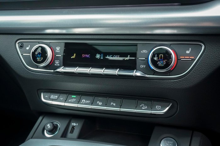 2025 Audi Q5 55 TFSI e S line