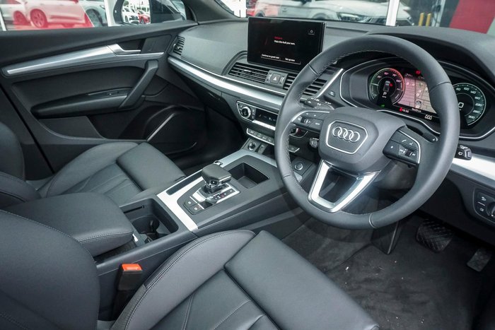 2025 Audi Q5 55 TFSI e S line