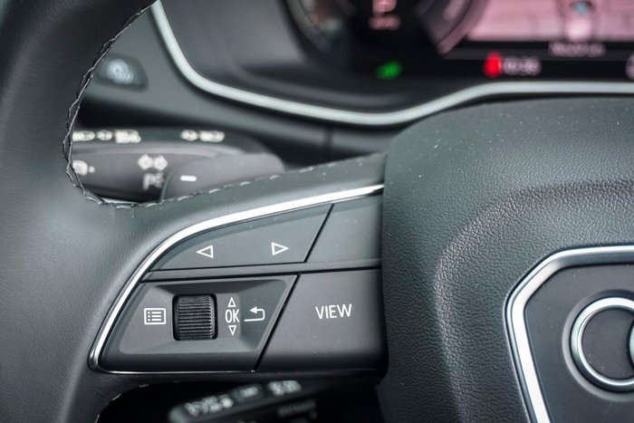 2025 Audi Q5 55 TFSI e S line